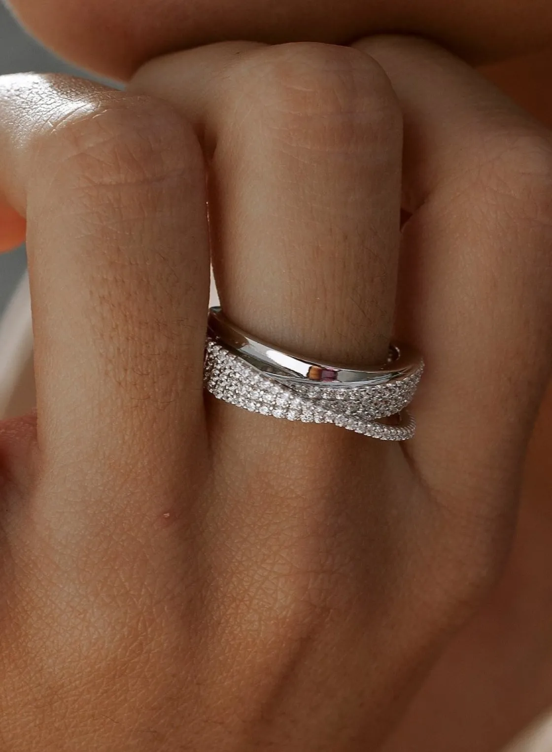 Anillos Circonitas | LINEARGENT Anillo circonitas diseño de doble raíl cruzado