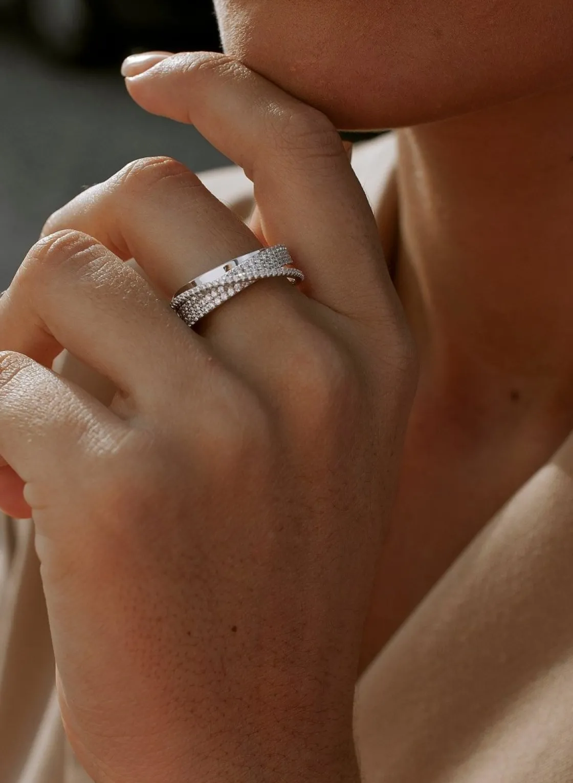 Anillos Circonitas | LINEARGENT Anillo circonitas diseño de doble raíl cruzado