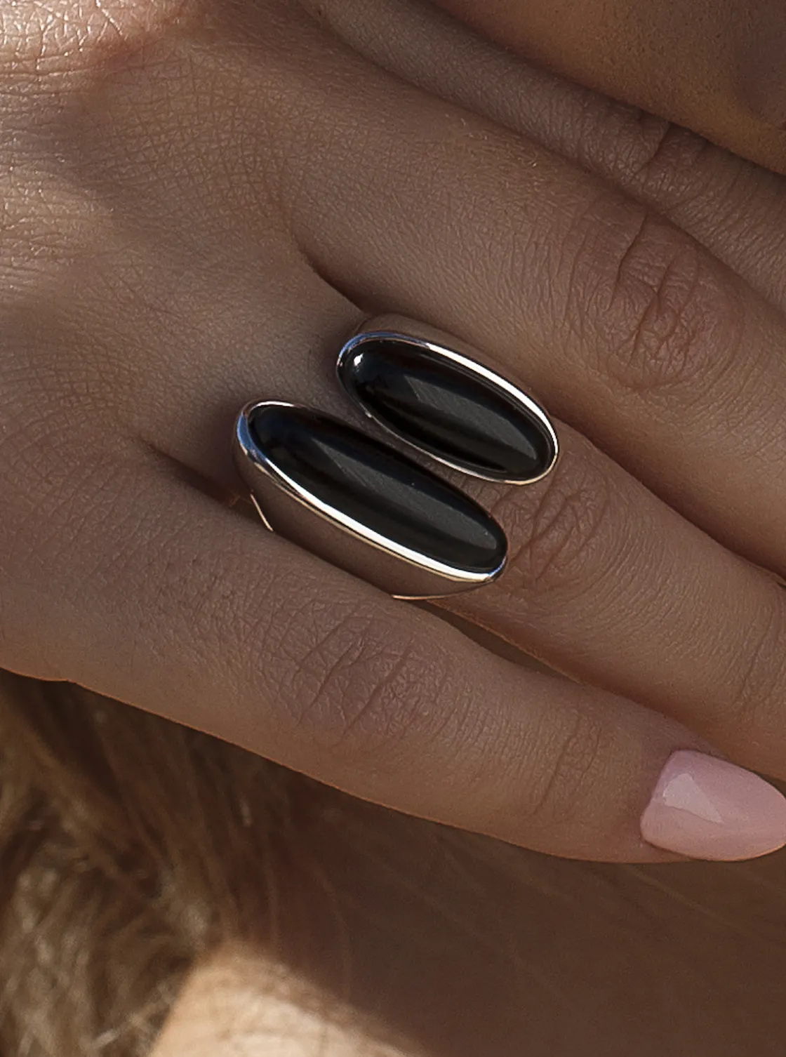 Anillos Con Piedras | Anillos Grandes | LINEARGENT Anillo con piedra ónix diseño abierto de plata