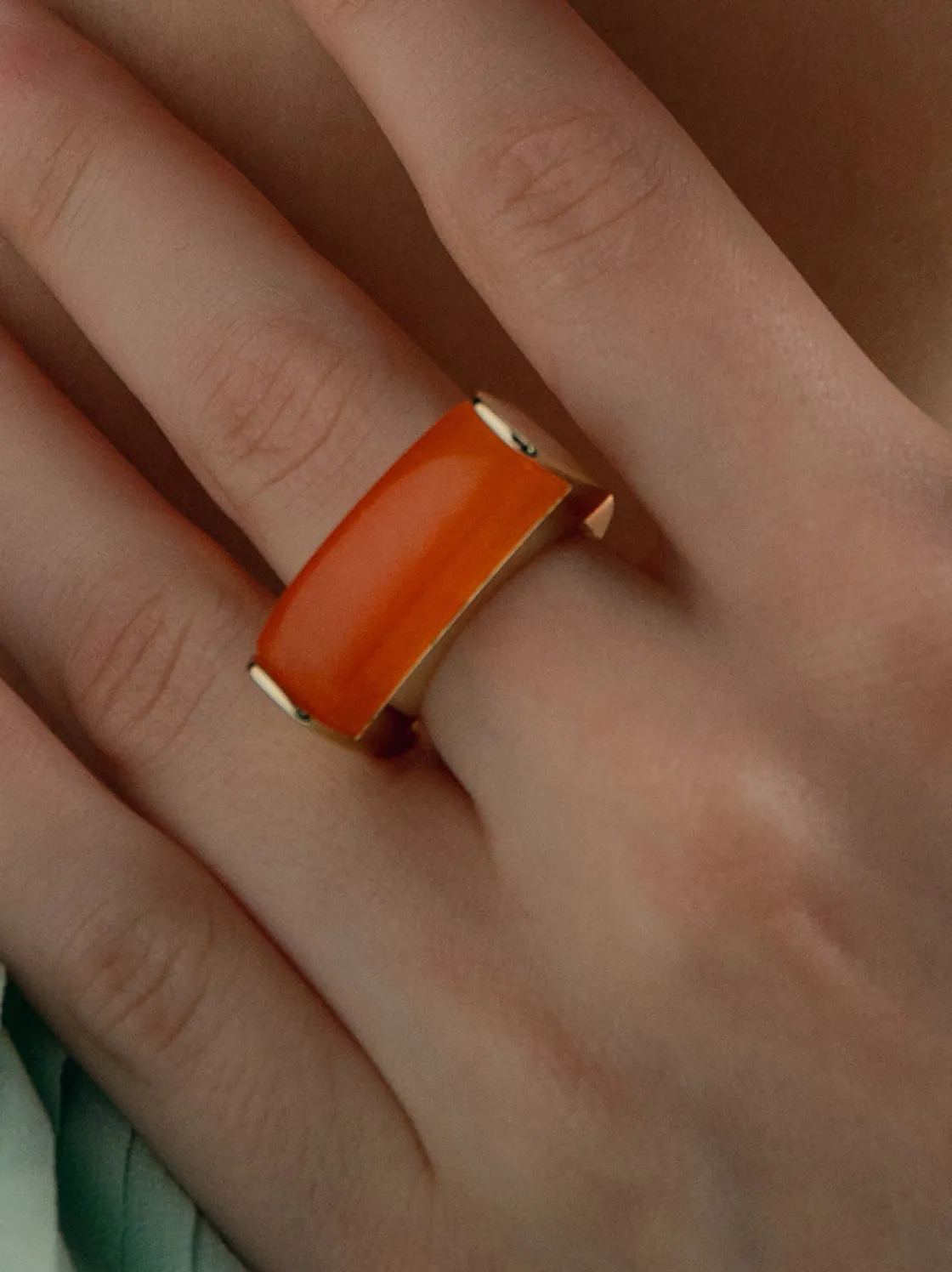 Anillos Con Piedras | Anillos Grandes | LINEARGENT Anillo con piedra tono naranja en forma rectangular