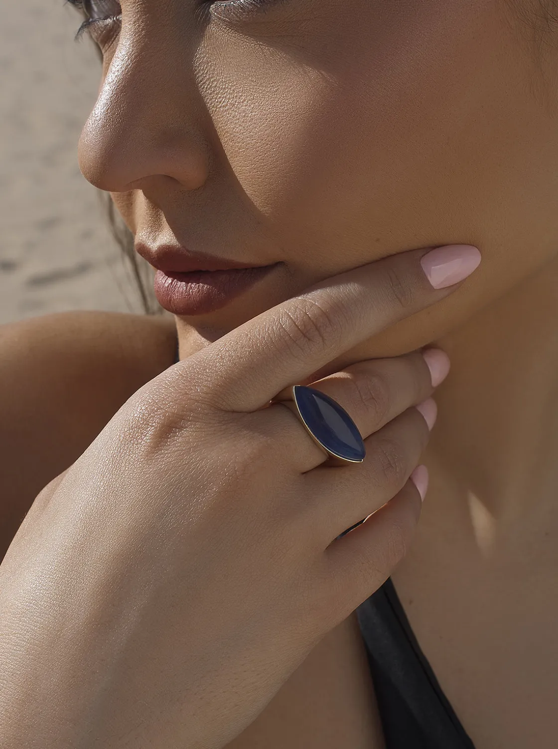 Anillos Con Piedras | Anillos Grandes | LINEARGENT Anillo con piedra zafiro en forma ovalada alargada