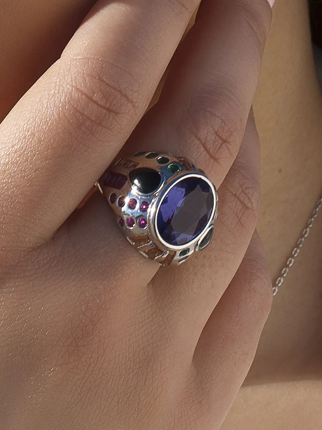 Anillos De Diseño | Anillos Con Piedras | LINEARGENT Anillo con piedras de colores multicolor diseño chaos