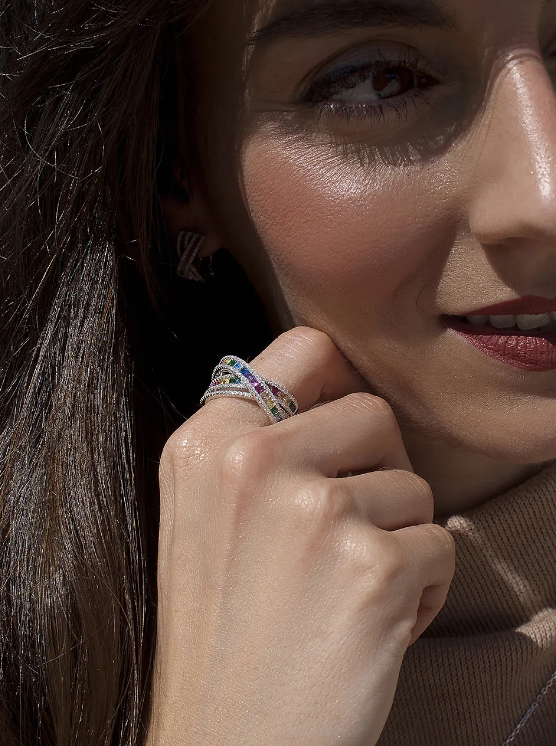 Anillos Especiales | Anillos Con Piedras | LINEARGENT Anillo con piedras diseño raíles cruzados multicolor