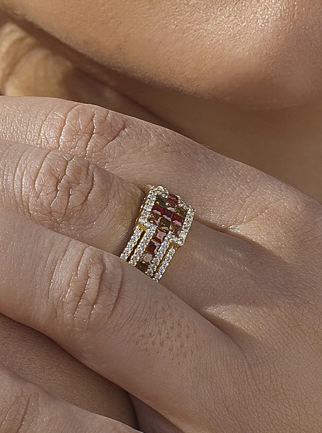 Anillos Dorados | Anillos Con Piedras | LINEARGENT Anillo con piedras en tonos cálidos anaranjados
