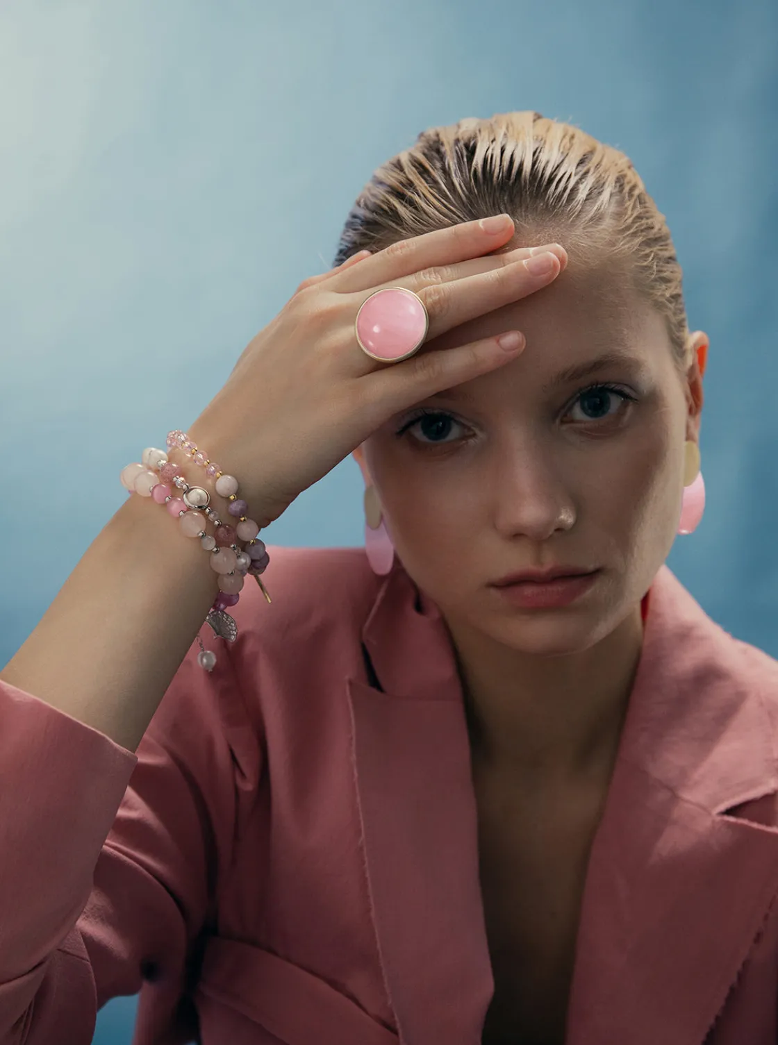 Anillos Dorados | Anillos Con Piedras | LINEARGENT Anillo grande de plata bañada en oro y quarzo rosa