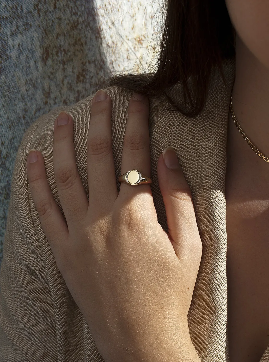 Anillo Sello | LINEARGENT Anillo sello de plata bañada en oro con circonitas