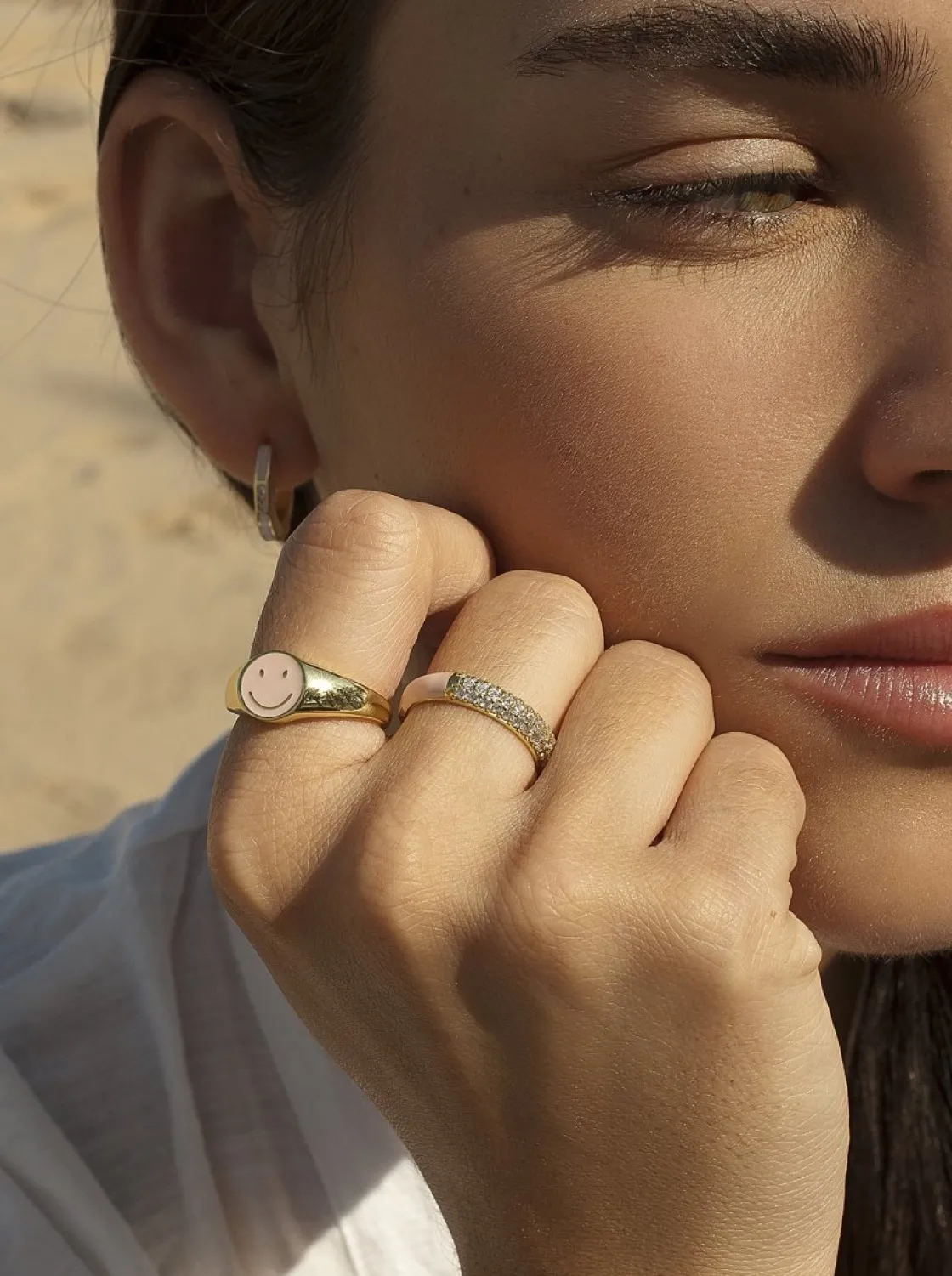 Anillos Dorados | Anillo Sello | LINEARGENT Anillo sello diseño smile con esmalte y baño de oro