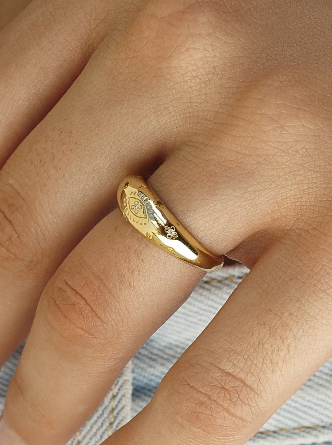 Anillos Dorados | Anillos Pequeños | LINEARGENT Anillo sello motivo floral con circonitas pequeñas