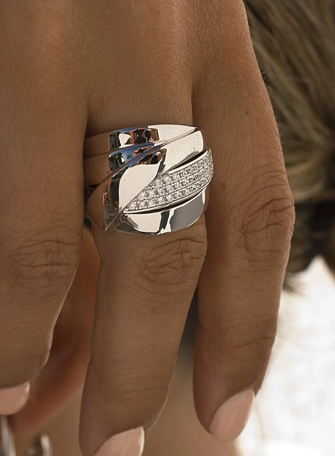 Anillos De Diseño | Anillos Anchos | LINEARGENT Anillos anchos diseño carril diagonal con circonitas