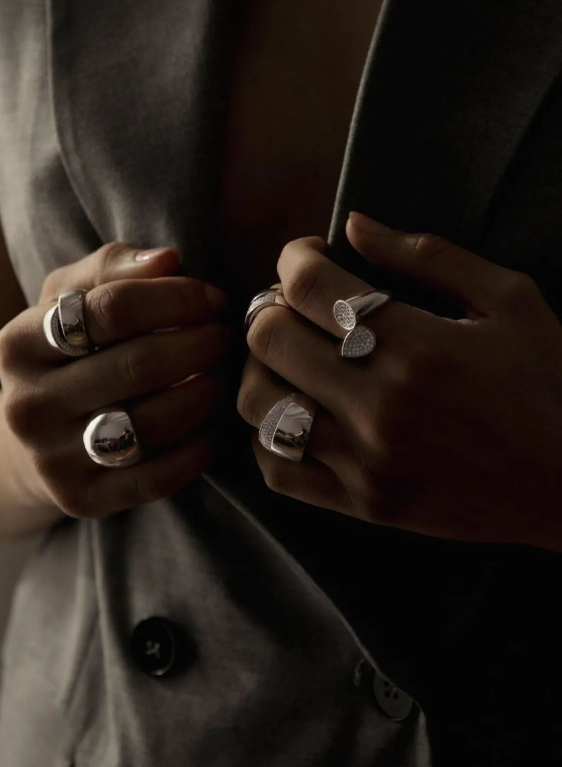 Anillos Anchos | Anillos Grandes | LINEARGENT Anillos anchos diseño redondo con circonitas laterales