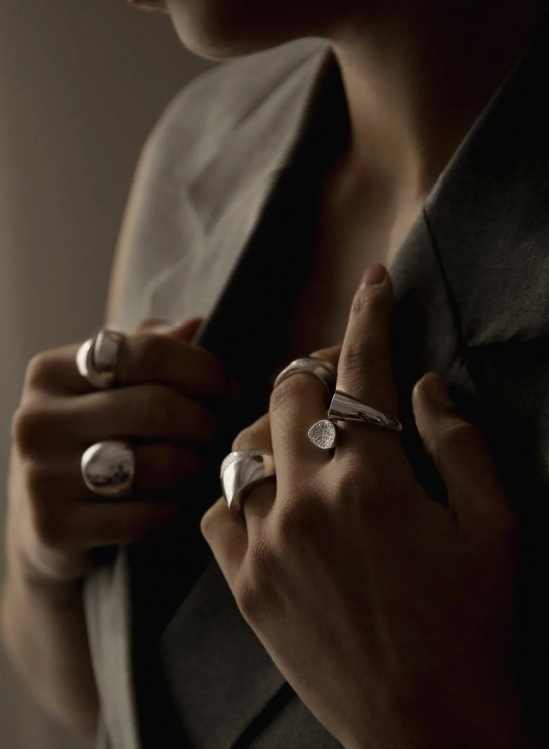 Anillos Anchos | Anillos Grandes | LINEARGENT Anillos anchos diseño redondo con circonitas laterales