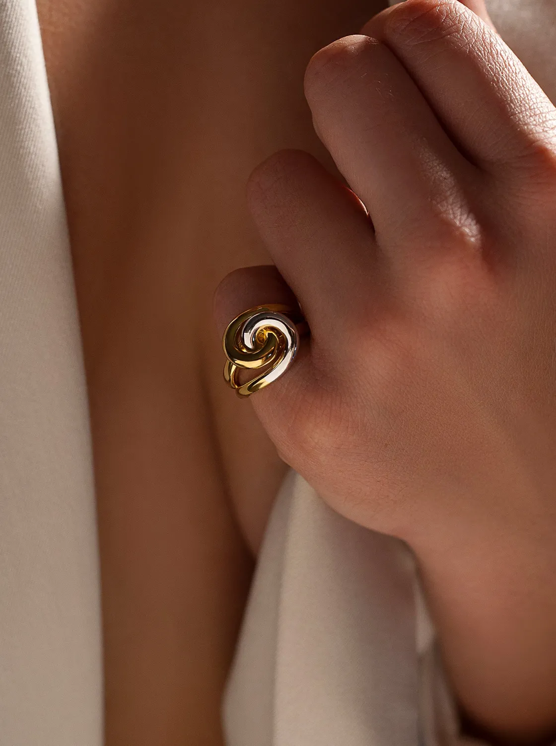Anillos Bicolor | LINEARGENT Anillos bicolor diseño nudo en plata y baño oro