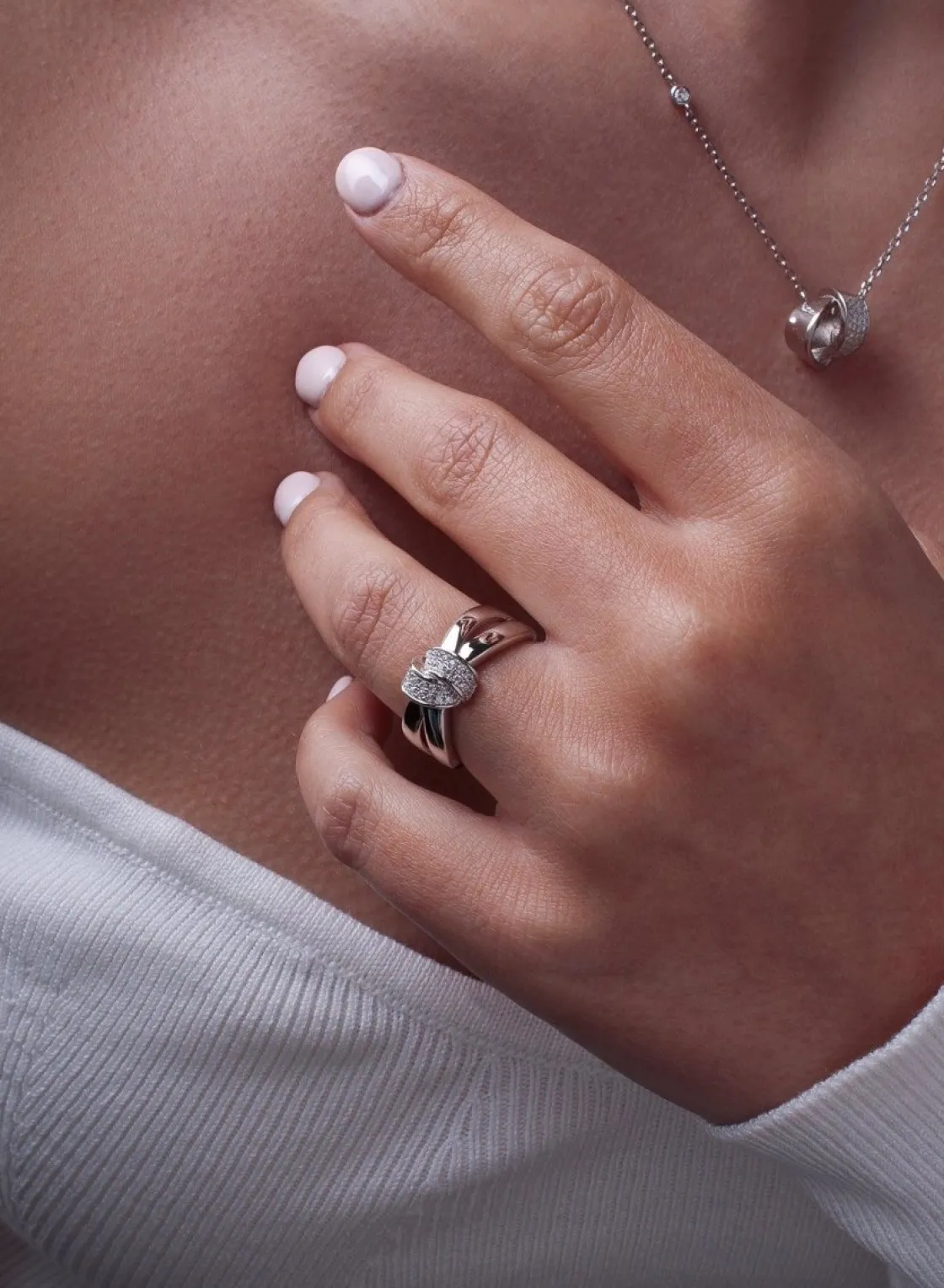 Anillos De Diseño | Anillos Circonitas | LINEARGENT Anillos con circonitas diseño de nudo y doble banda de plata lisa