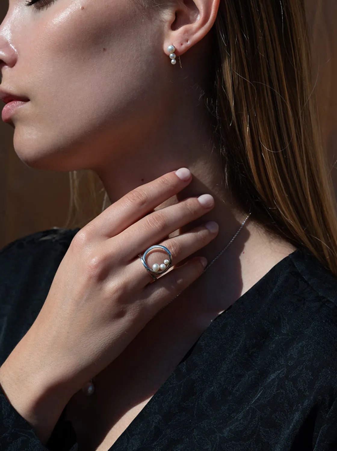 Anillos Con Perlas | LINEARGENT Anillos con perlas de plata diseño circular entrelazado