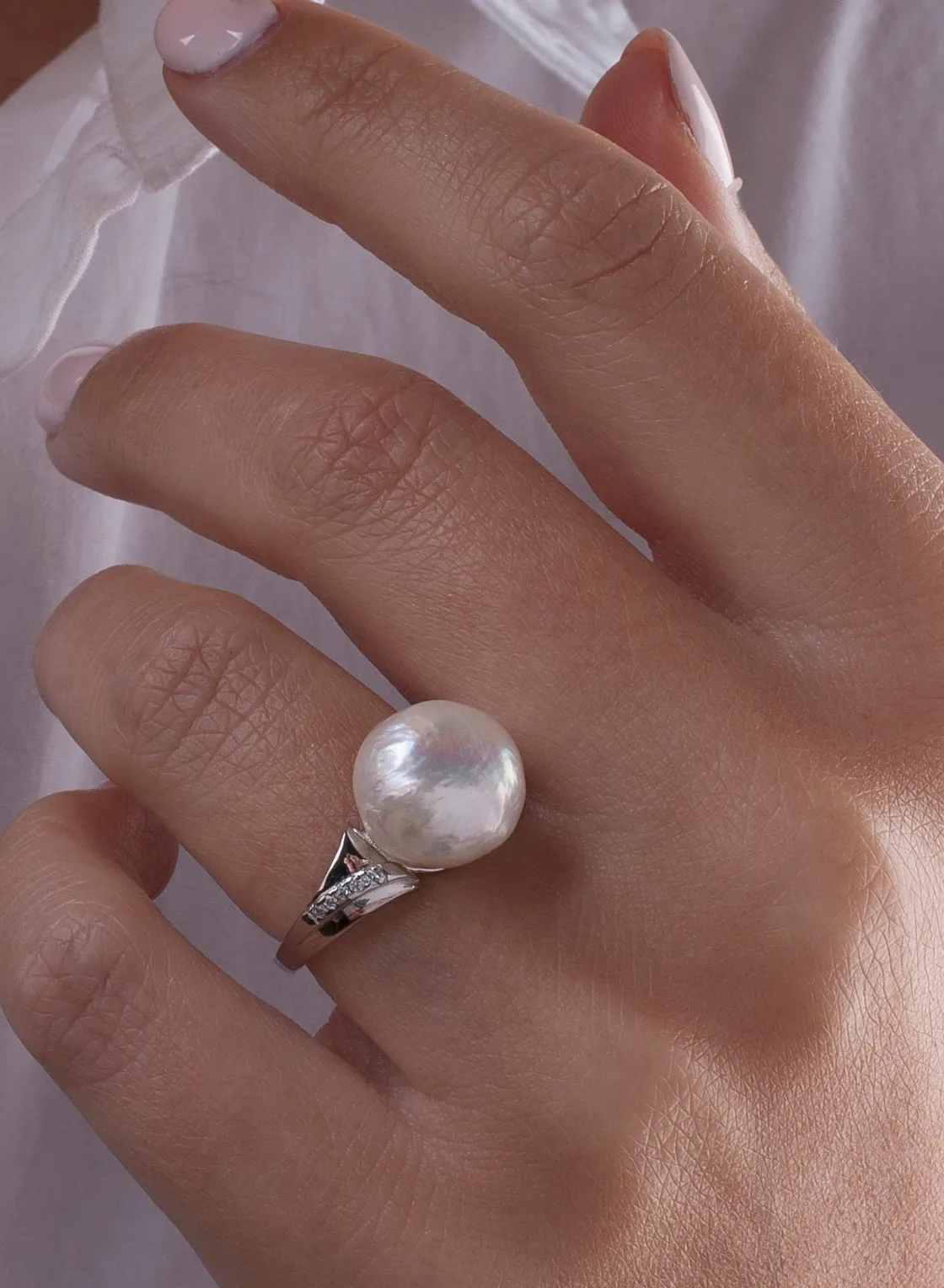 Anillos Con Perlas | LINEARGENT Anillos con perlas detalle de circonitas