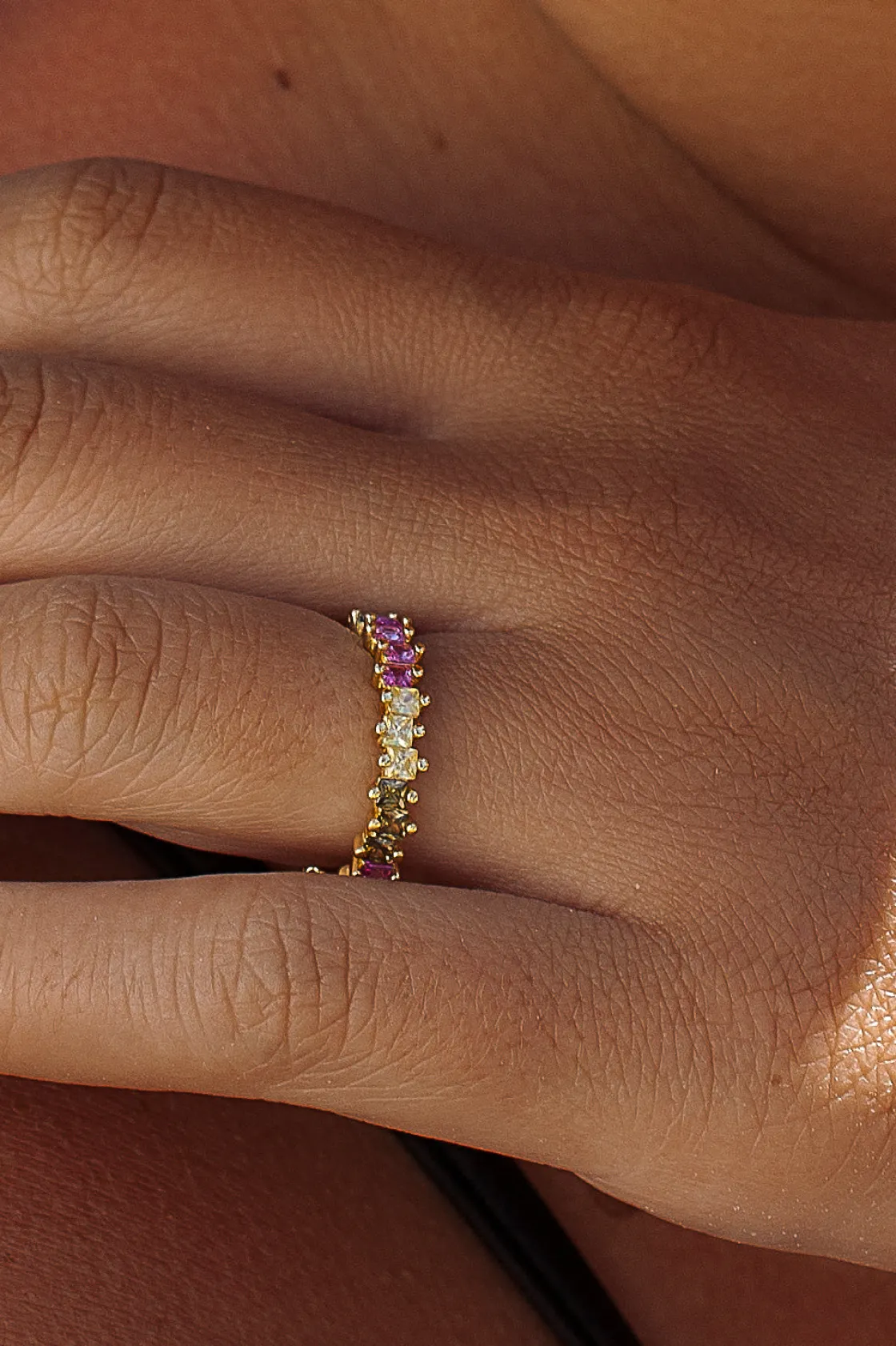 Anillos Dorados | Anillos Con Piedras | LINEARGENT Anillos con piedras de colores en talla princesa con grapas
