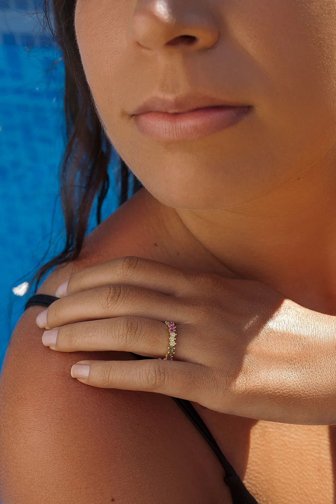 Anillos Dorados | Anillos Con Piedras | LINEARGENT Anillos con piedras de colores en talla princesa con grapas