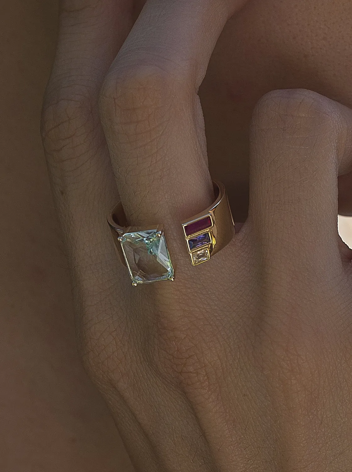 Anillos De Diseño | Anillos Con Piedras | LINEARGENT Anillos con piedras diseño abierto en tonos rosa y azul