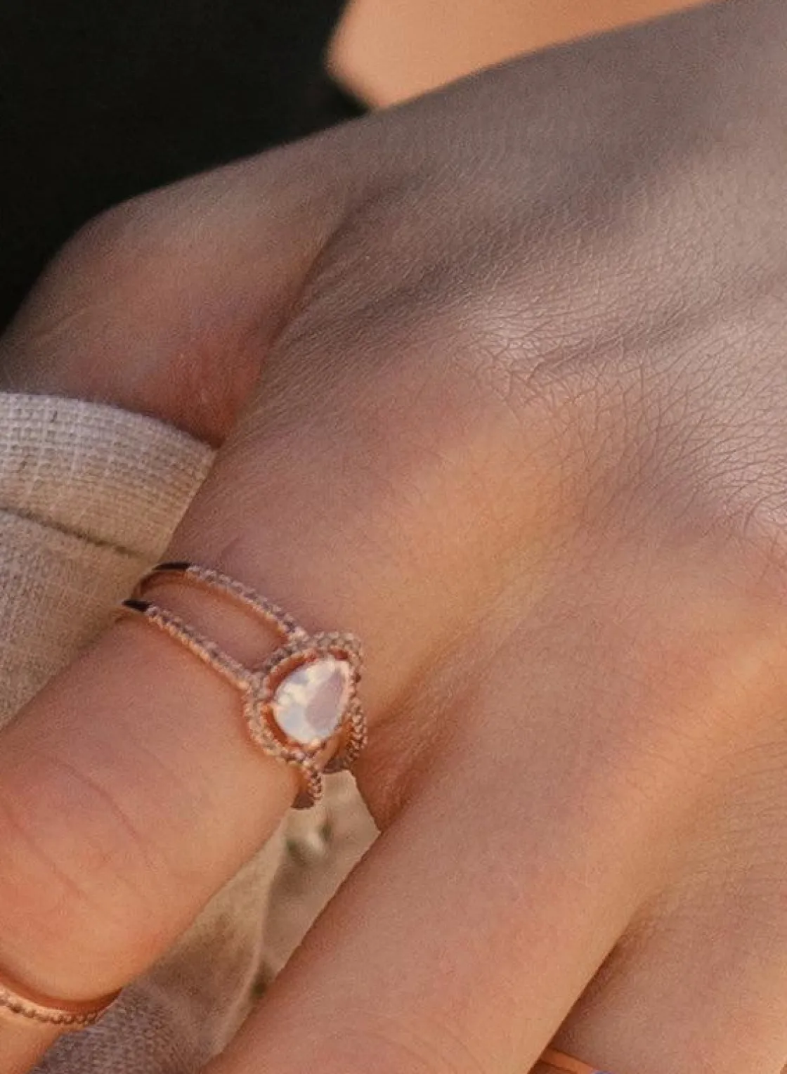 Anillos Con Piedras | Anillos Anchos | LINEARGENT Anillos con piedras diseño de lágrima con circonitas