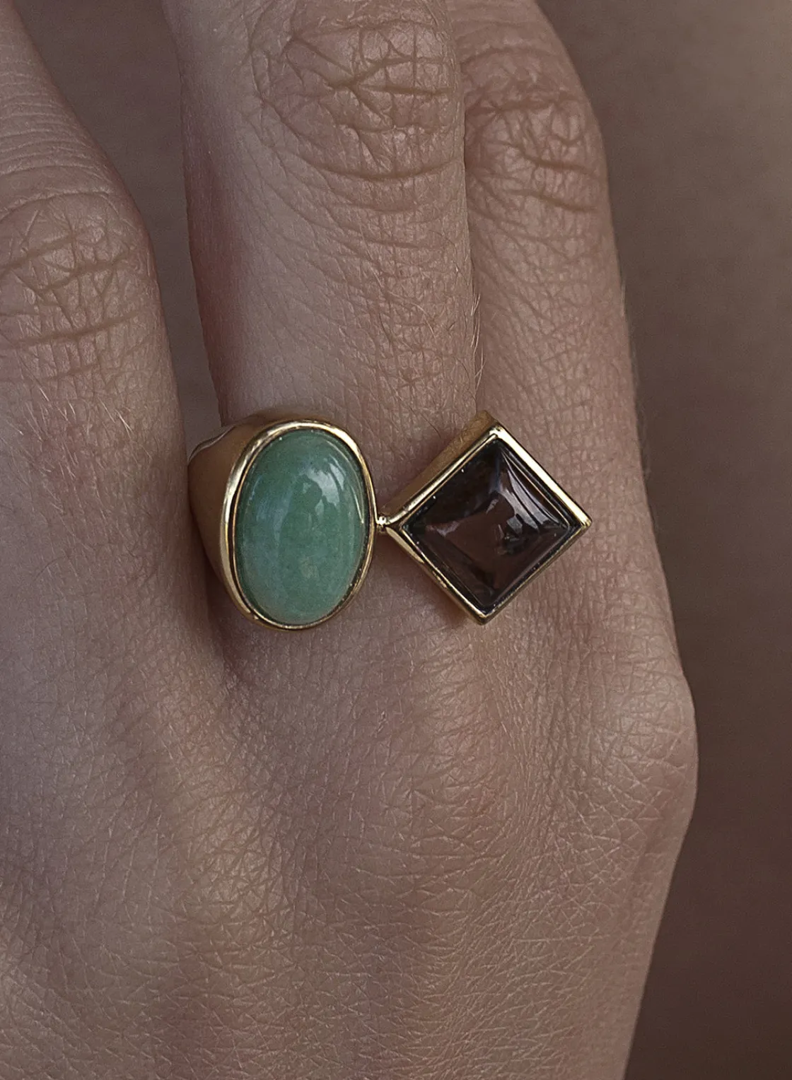 Anillos Con Piedras | LINEARGENT Anillos con piedras diseño doble cuarzo bañado en oro