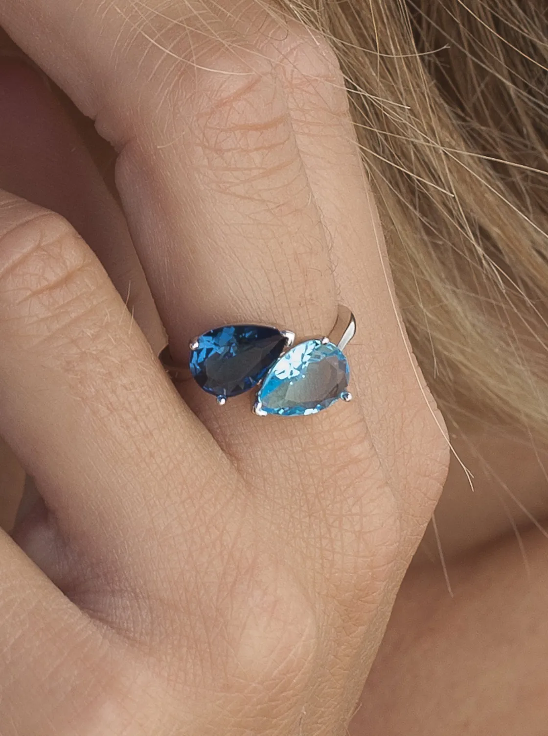 Anillos Especiales | Anillos Con Piedras | LINEARGENT Anillos con piedras diseño dos gemas tono azul