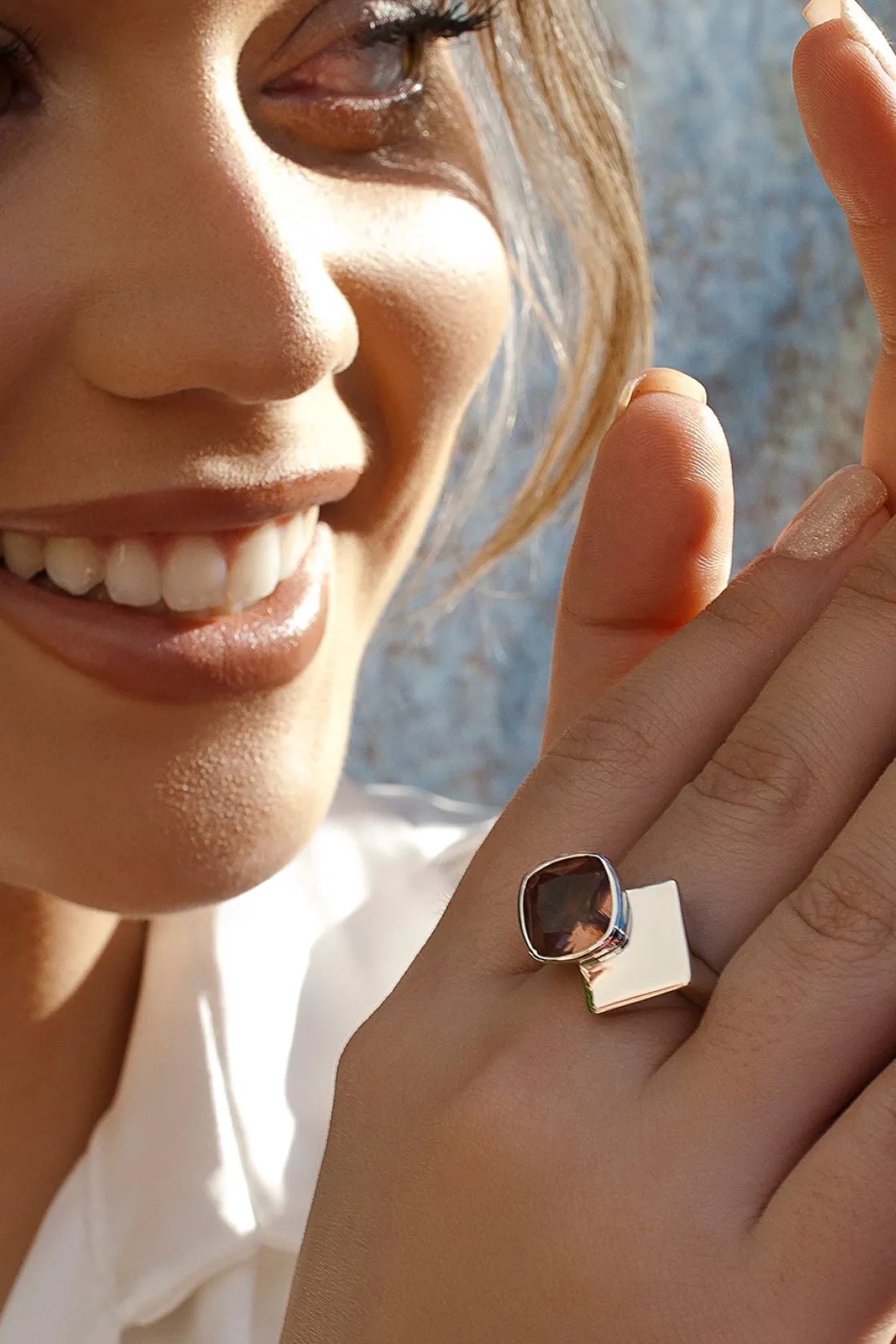Anillos Con Piedras | Anillos Grandes | LINEARGENT Anillos con piedras en tono bronce y motivo de plata lisa