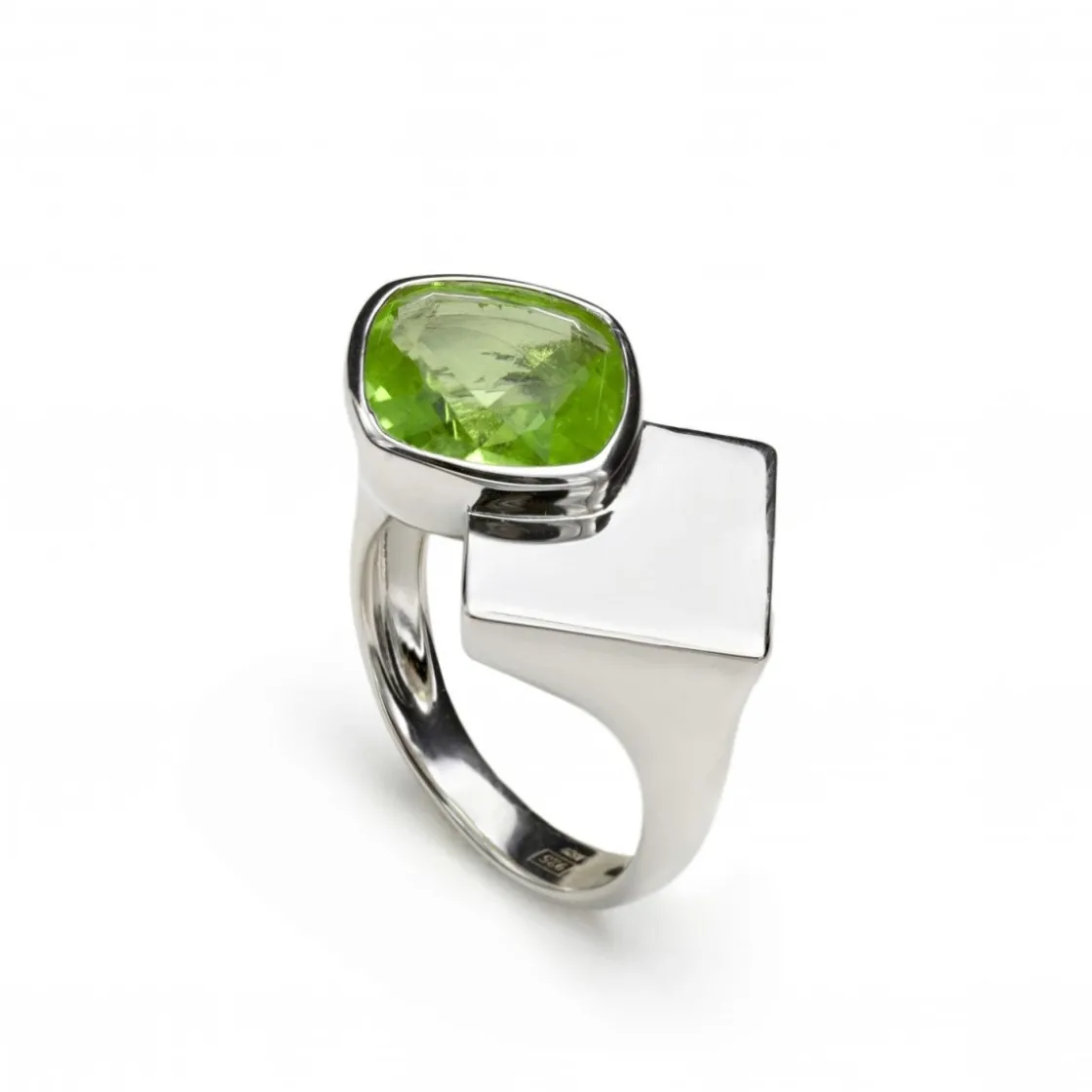 Anillos Con Piedras | Anillos Grandes | LINEARGENT Anillos con piedras en tono verde y motivo de plata lisa