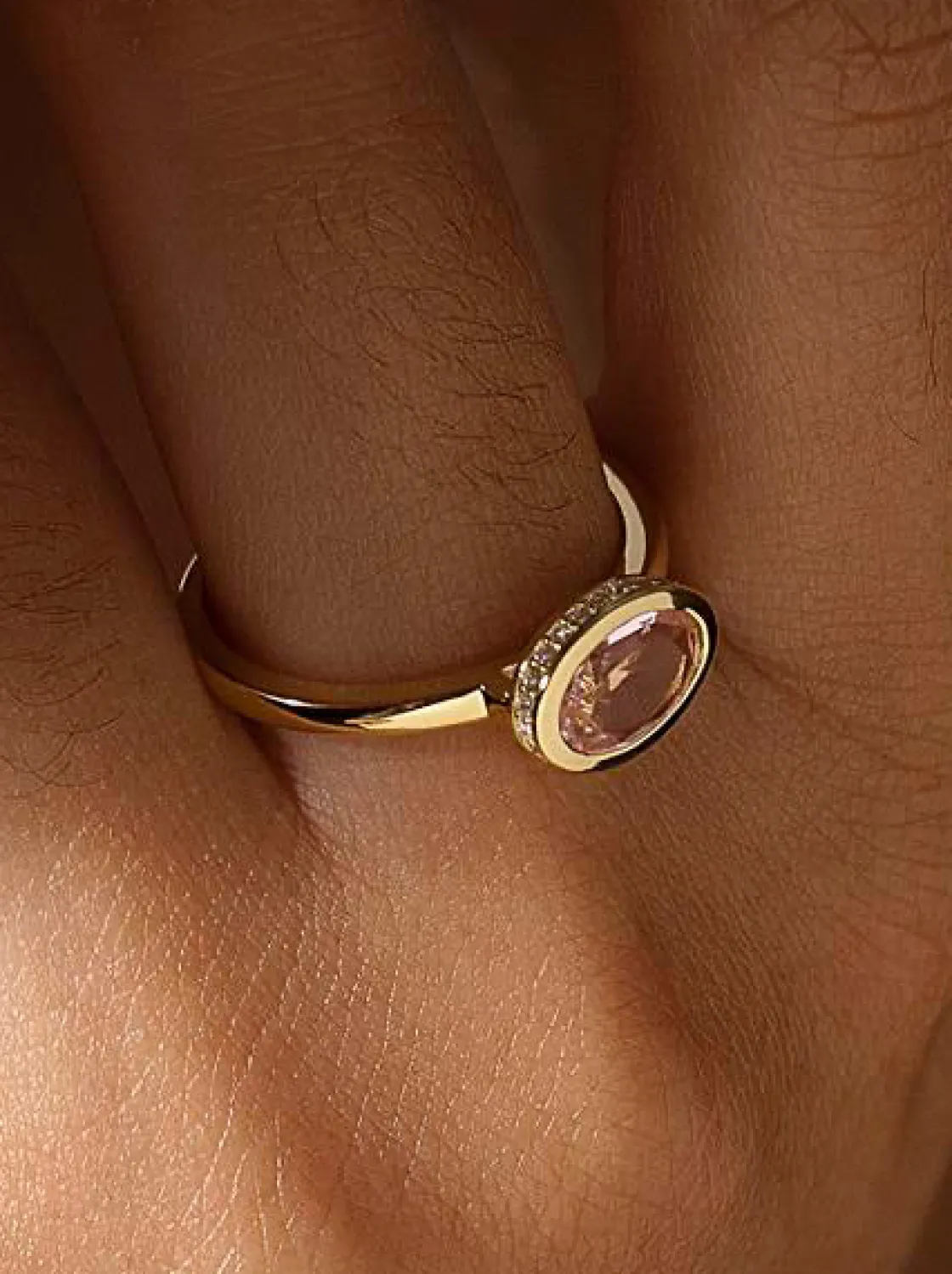 Anillos Especiales | Anillos Dorados | LINEARGENT Anillos con piedras talla oval tono rosa y circonitas