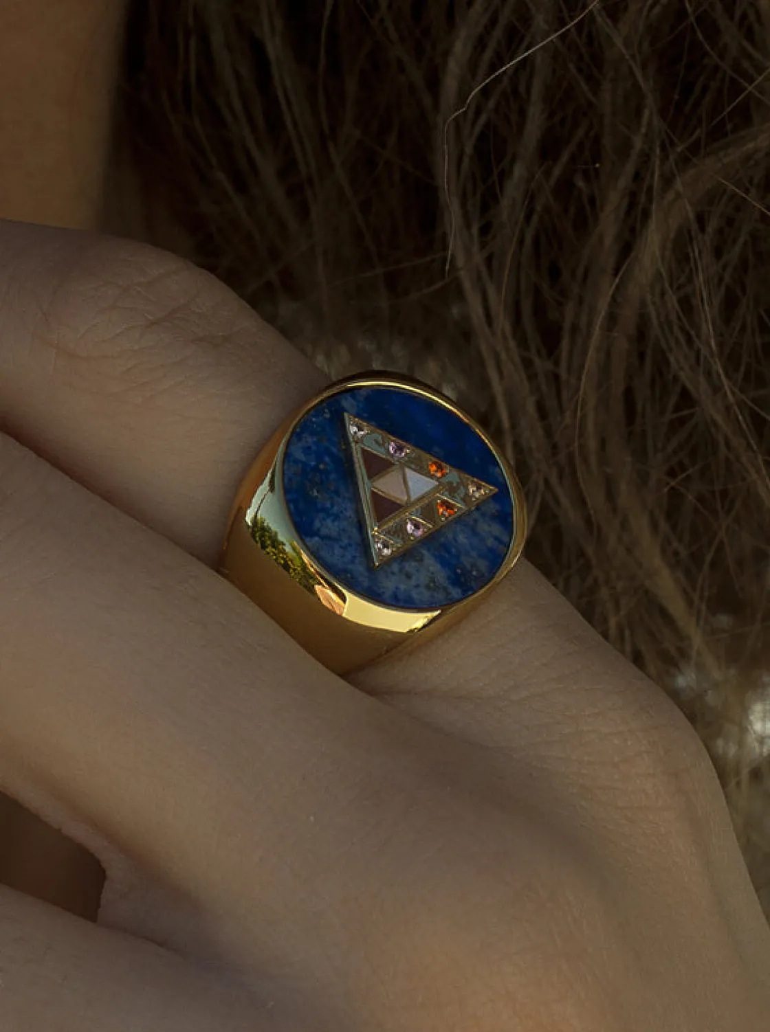 Anillos Con Piedras | Anillos Grandes | LINEARGENT Anillos con piedras y malachite diseño motivo de pirámide con circonitas