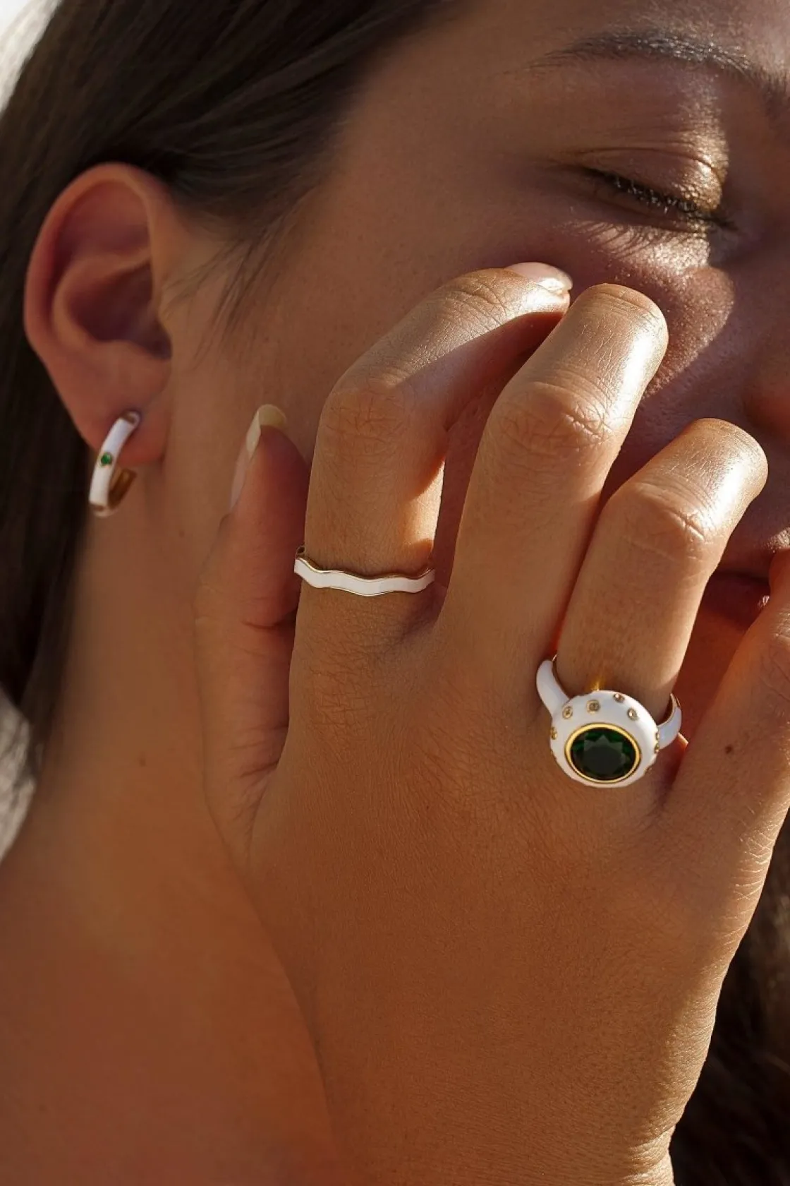 Anillos Pequeños | Anillos Finos | LINEARGENT Anillos finos de plata esmalte blanco diseño curvilíneo