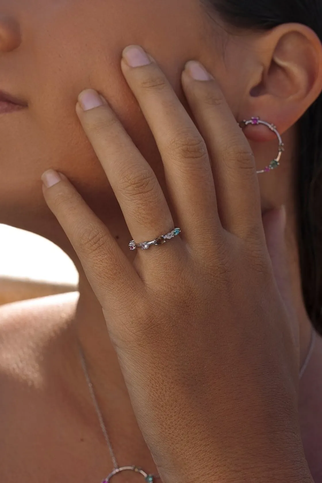 Anillos Pequeños | Anillos Con Piedras | LINEARGENT Anillos finos diseño de cuarzos adamantinos multi color