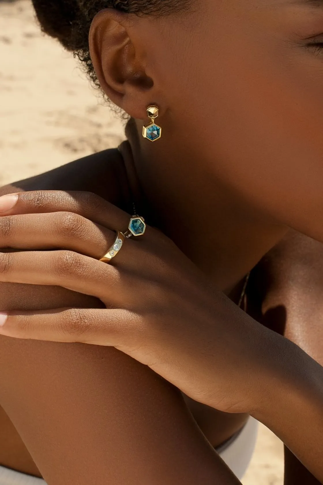 Anillos Dorados | Anillos Con Piedras | LINEARGENT Anillos finos multi diseño con circonitas y gema azul