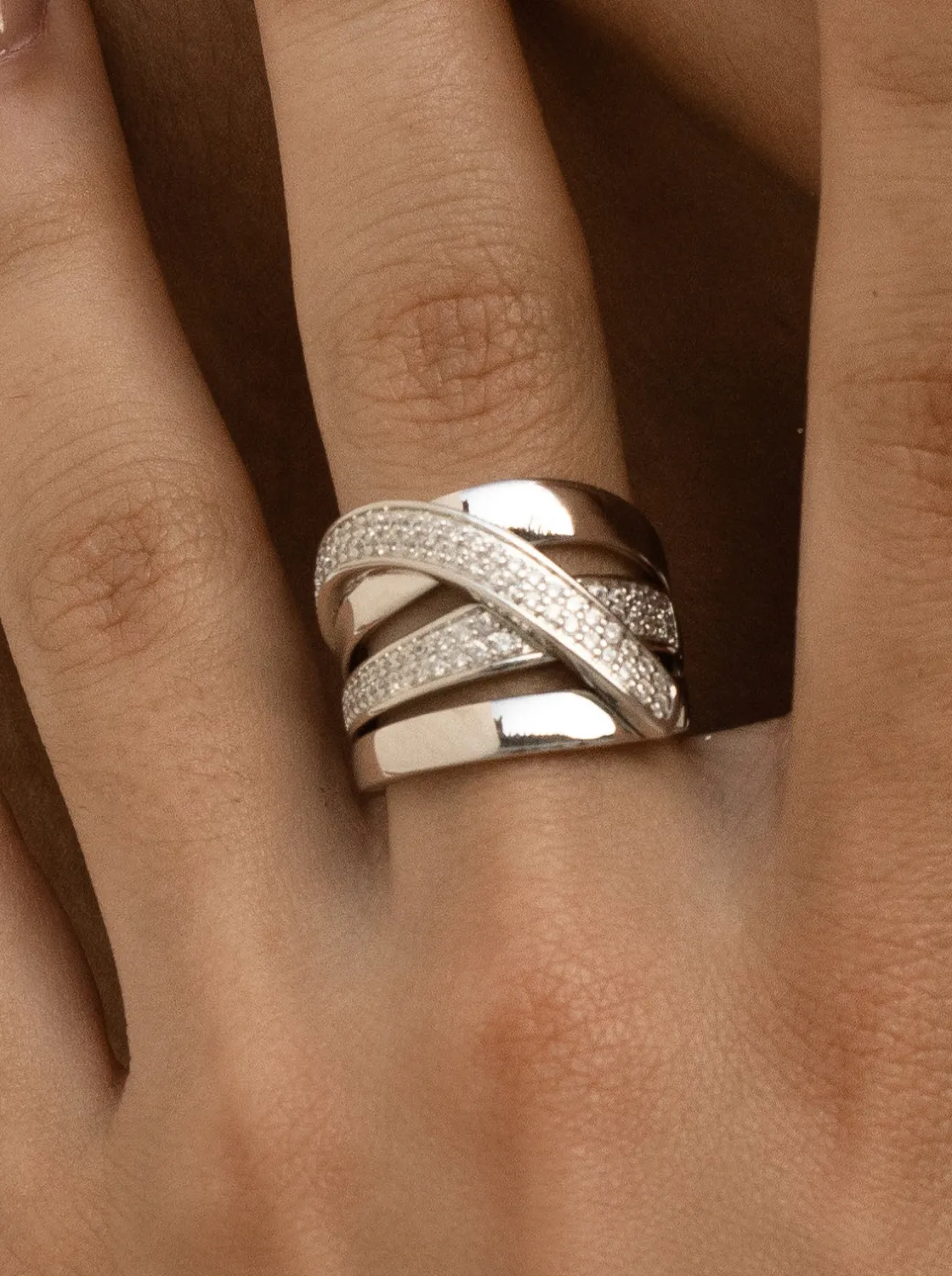 Anillos Anchos | Anillos Grandes | LINEARGENT Anillos grandes de plata diseño cruzado y circonitas