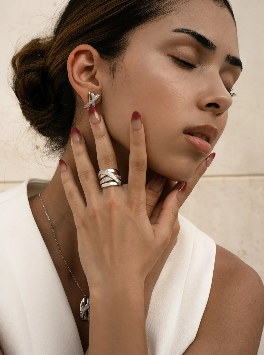 Anillos Anchos | Anillos Grandes | LINEARGENT Anillos grandes de plata diseño cruzado y circonitas