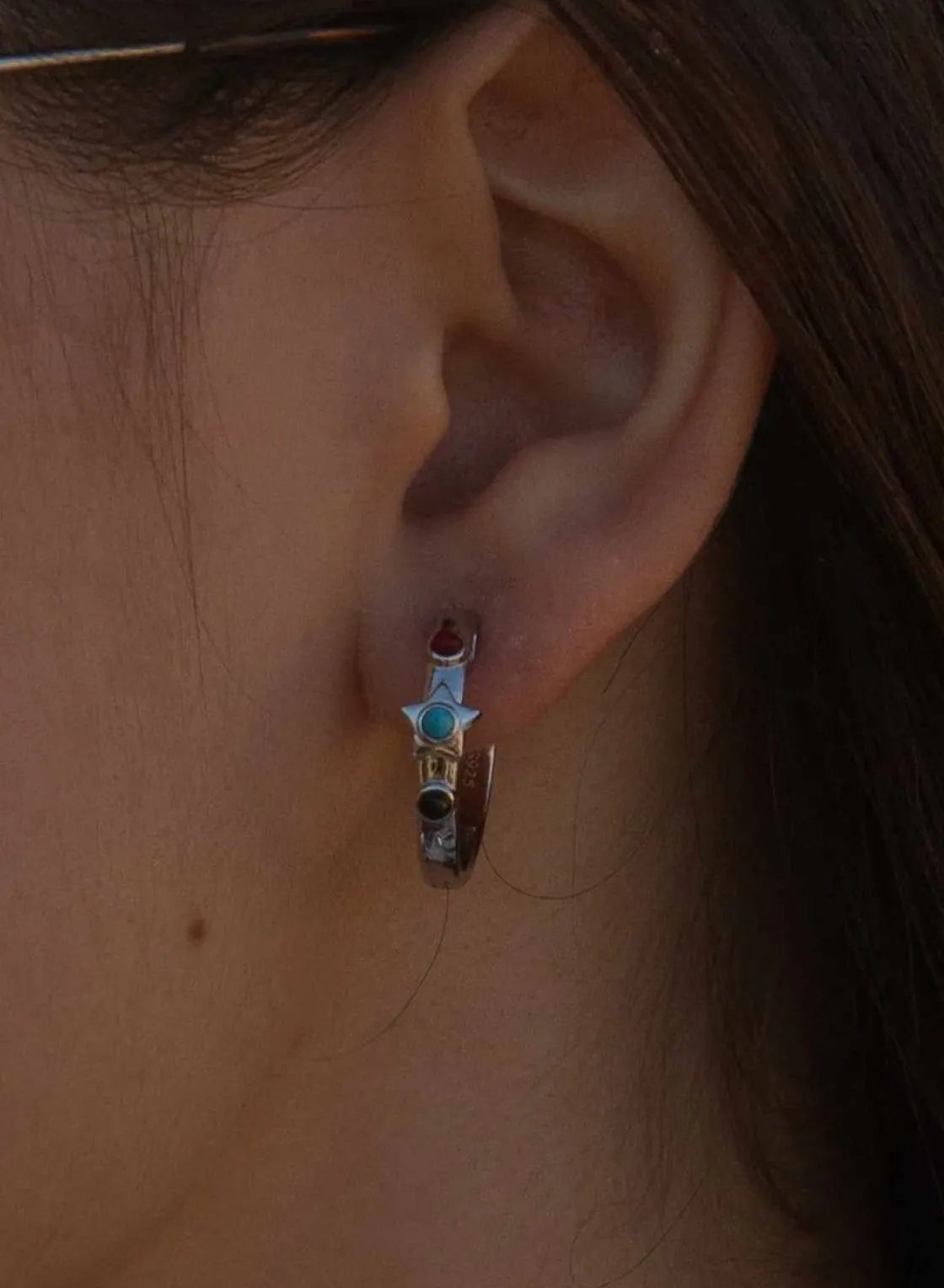 Pendientes Aro | LINEARGENT Aros dorados motivo central estrella y piedras de colores