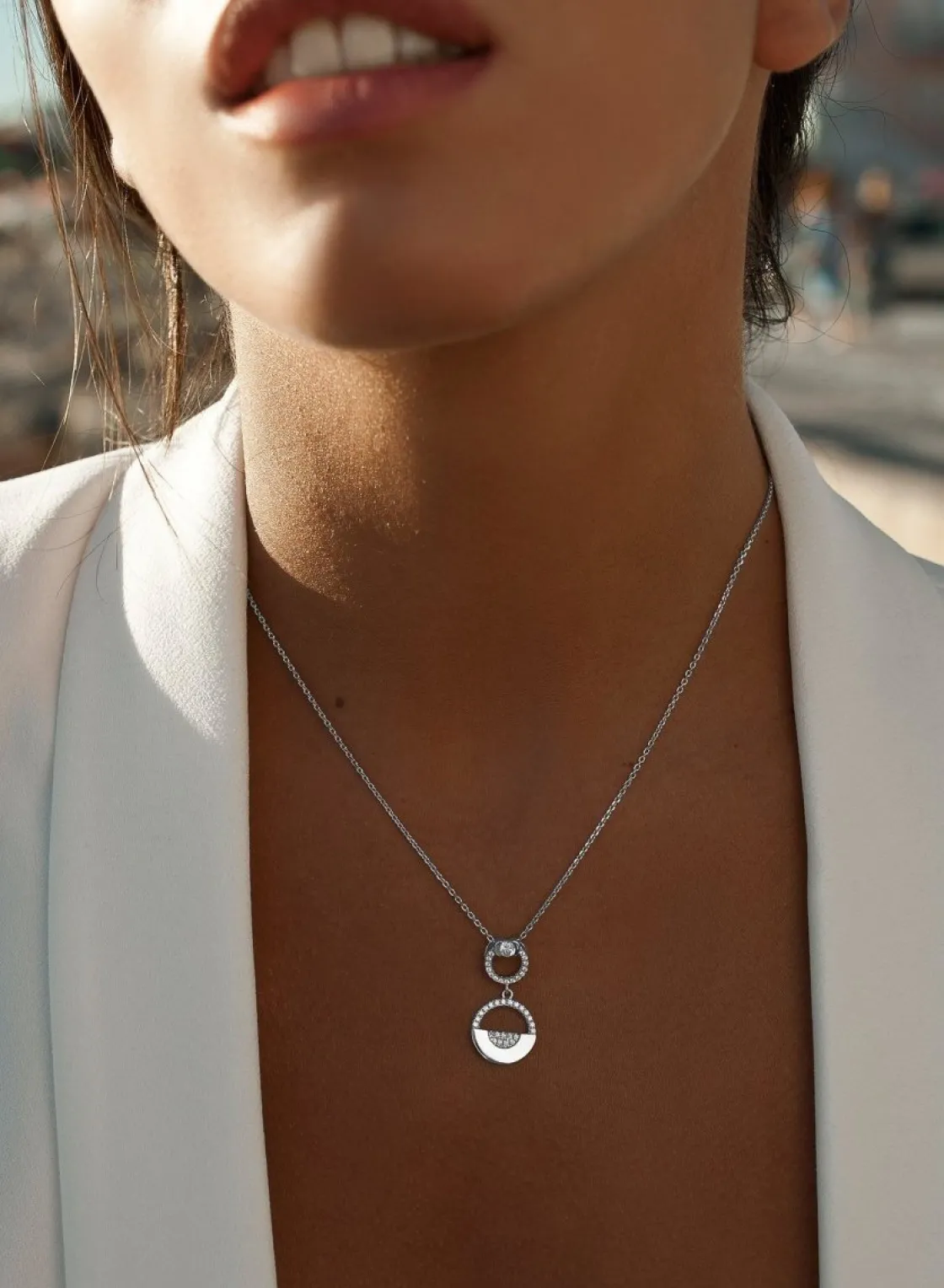 Colgante Brillante | LINEARGENT Colgante brillante de plata compuesto por dos circulos de diferentes tamaños y detalle de circonitas