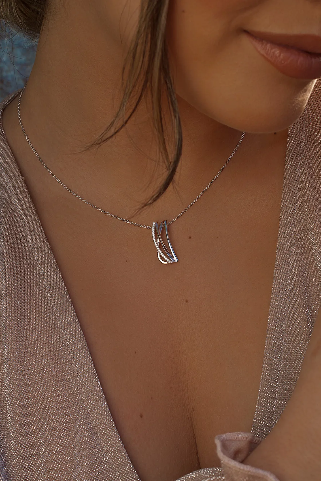 Colgantes Bicolor | LINEARGENT Colgante de plata en forma rectangular con detalle de plata bañada en rosa y circonitas.