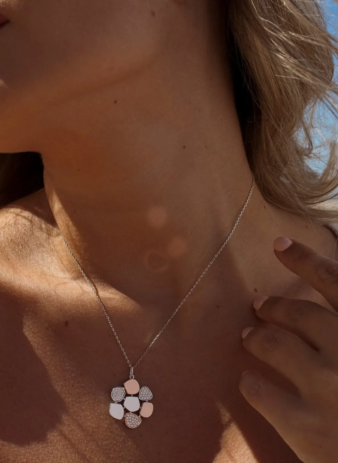 Colgantes Bicolor | LINEARGENT Colgantes bicolor de plata con motivo floral de plata lisa y circonita