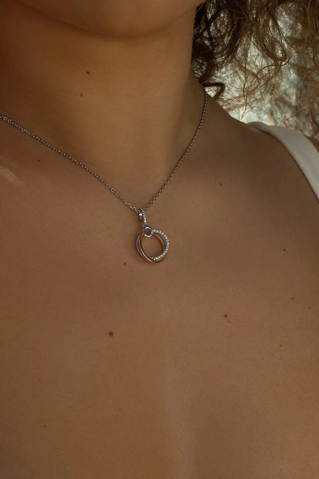 Colgantes Bicolor | LINEARGENT Colgantes bicolor de plata diseño de doble aro y circonita