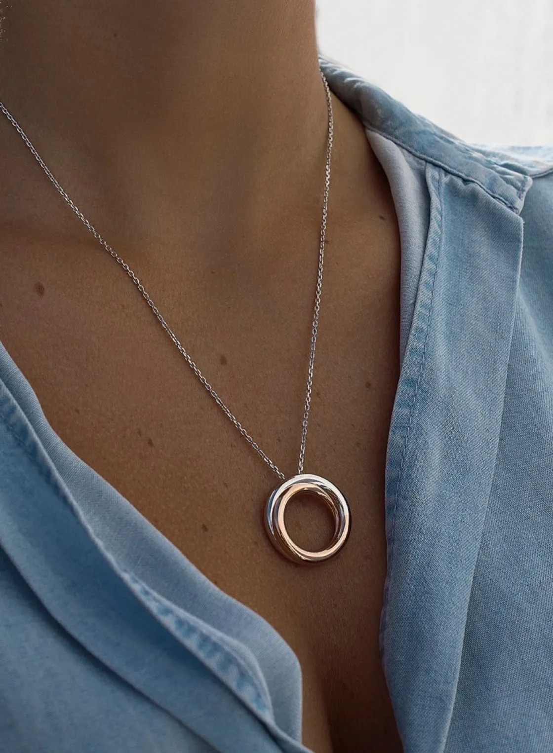 Colgantes Bicolor | LINEARGENT Colgantes bicolor de plata lisa diseño circular en rosa