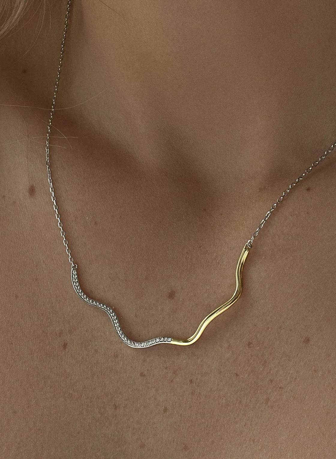 Colgantes Bicolor | Collares Cortos | LINEARGENT Colgantes bicolor diseño de onda con circonitas