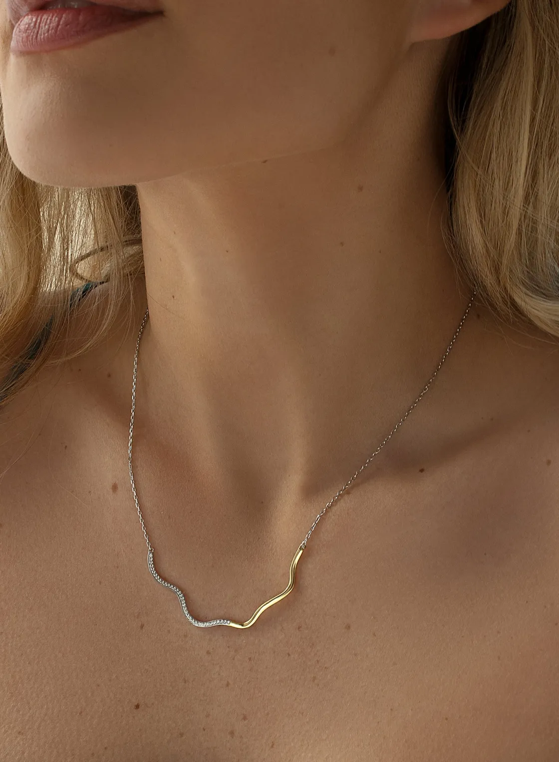 Colgantes Bicolor | Collares Cortos | LINEARGENT Colgantes bicolor diseño de onda con circonitas