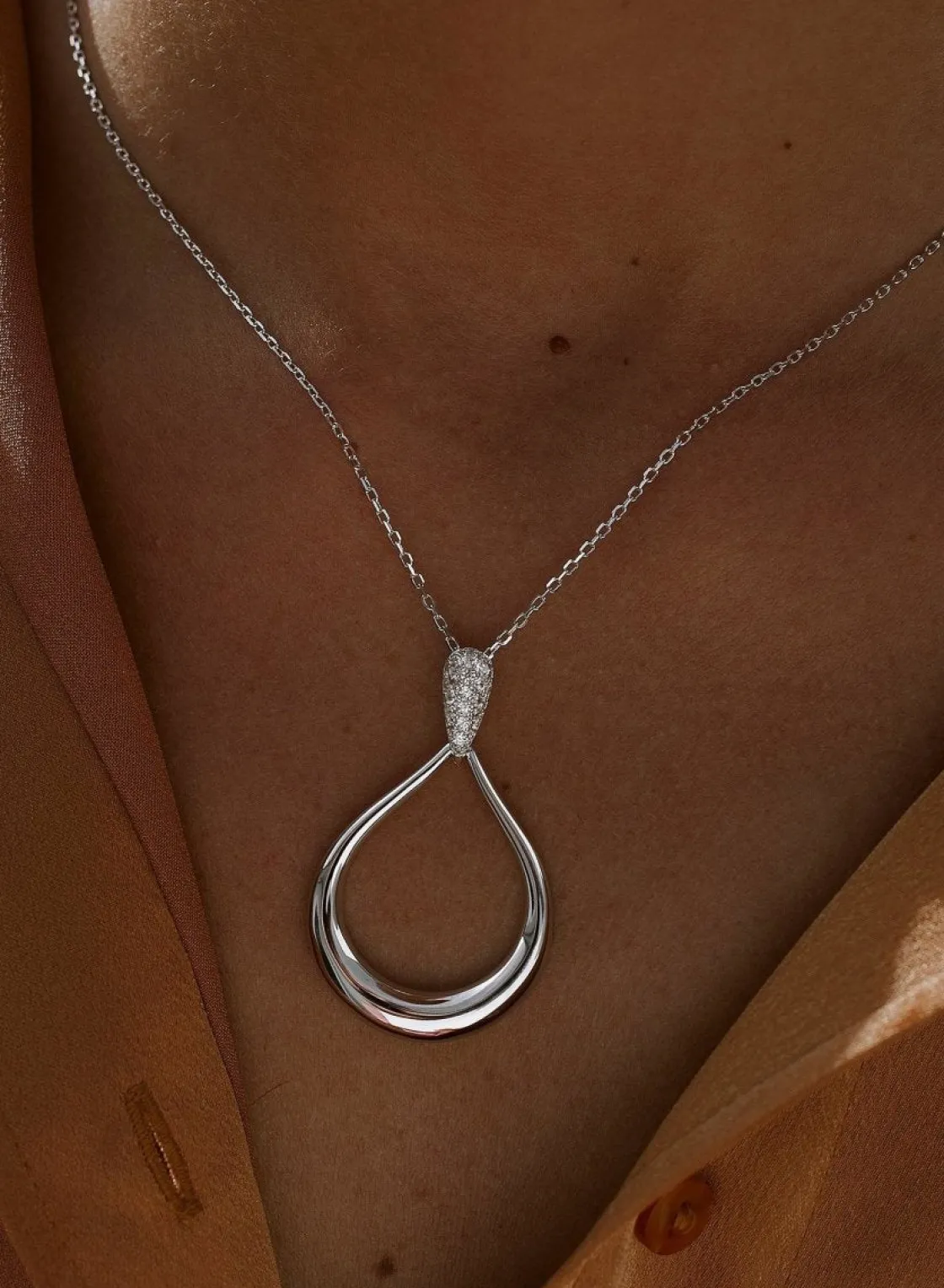Colgantes Plata Grandes | LINEARGENT Colgantes de plata grandes en forma de lágrima y detalle de circonita