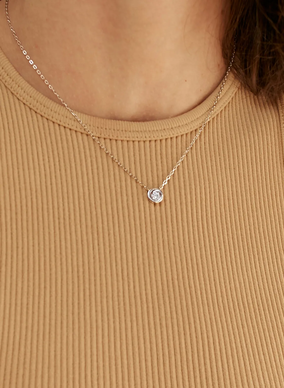 Colgantes Pequeños | Colgante Brillante | LINEARGENT Colgantes pequeños circulares con corazón de circonita