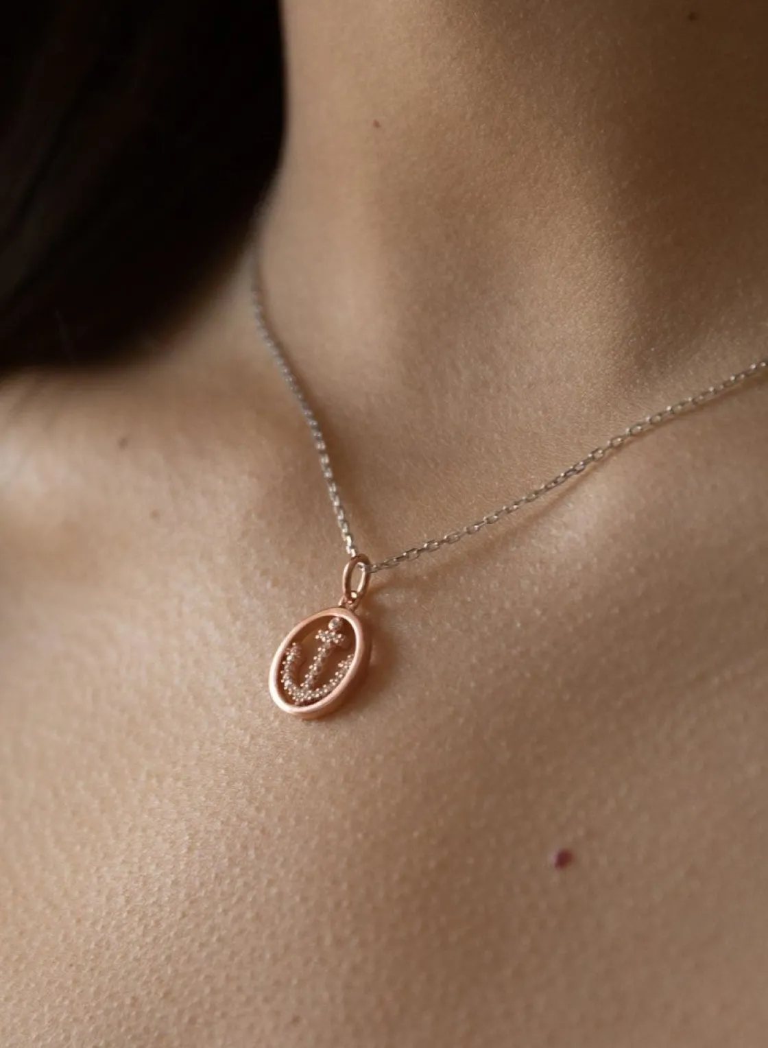 Colgantes Bicolor | Colgantes Pequeños | LINEARGENT Colgantes pequeños de plata con motivo de ancla bañado en rosa con circonita blanca.