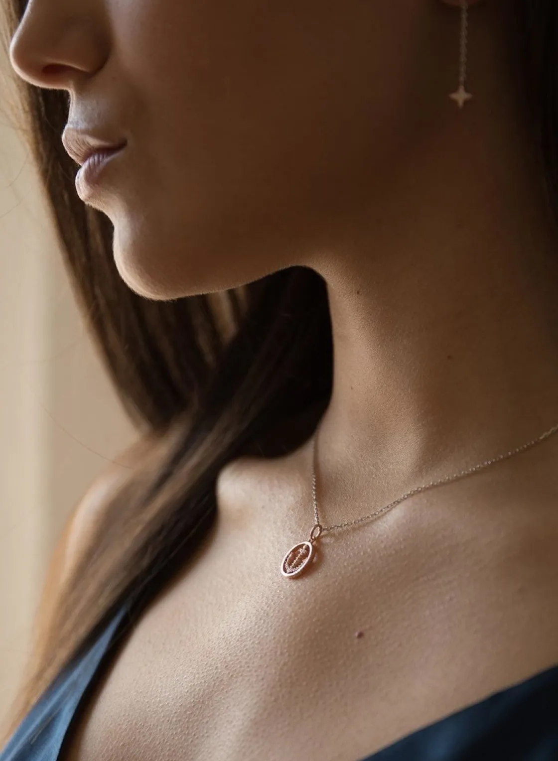 Colgantes Bicolor | Colgantes Pequeños | LINEARGENT Colgantes pequeños de plata con motivo de ancla bañado en rosa con circonita blanca.