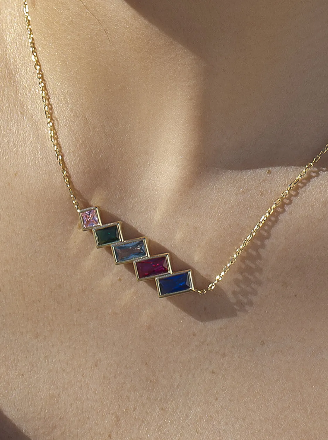 Collares Con Piedras | LINEARGENT Collar con gemas multicolor de diferentes tamaños.