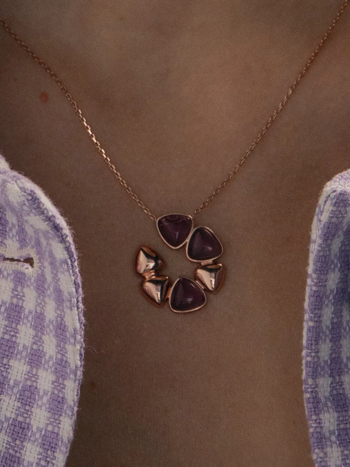 Collares Con Piedras | LINEARGENT Collar diseño floral combinada en plata bañada en rosa y detalles morados