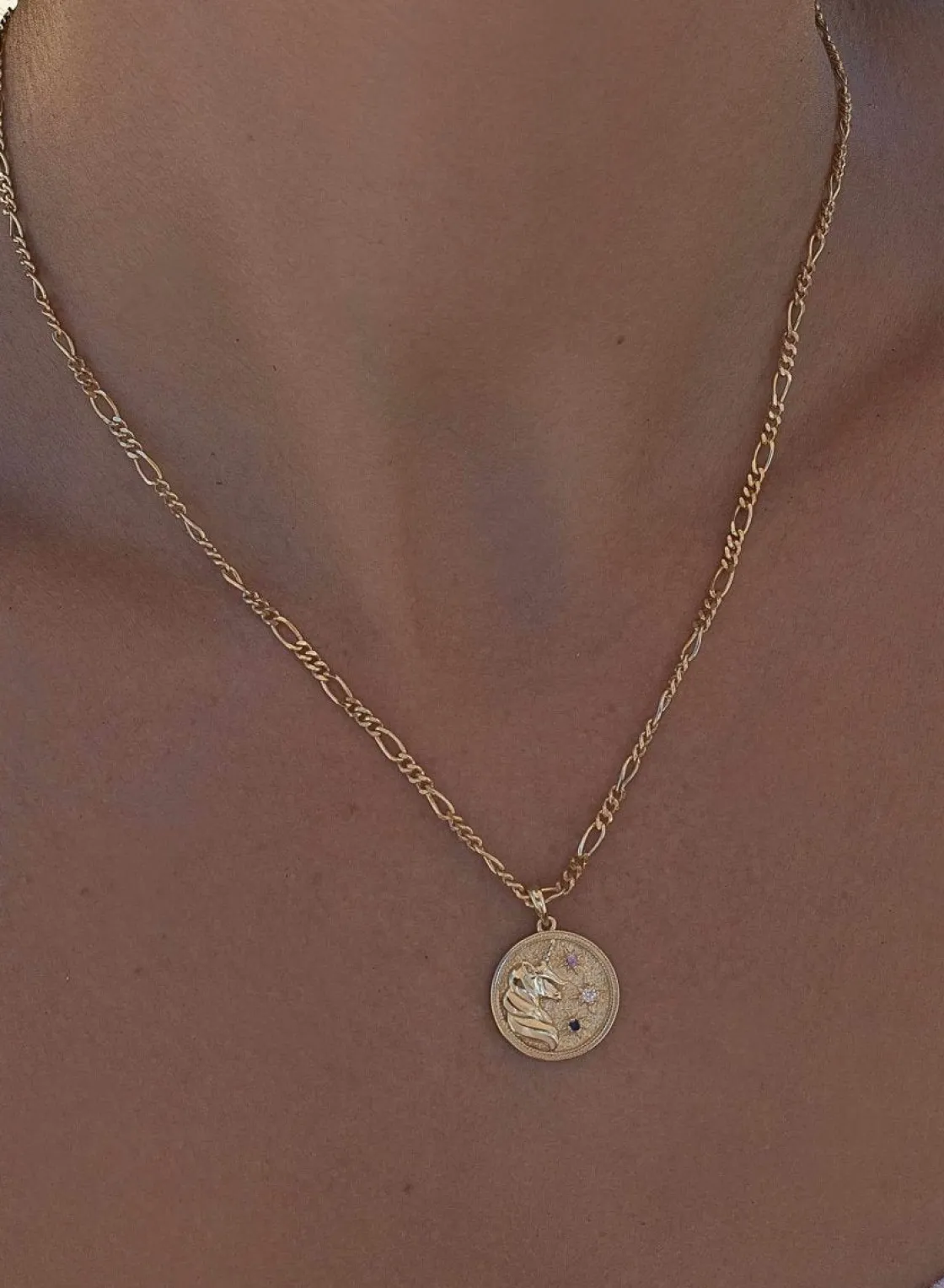 Collar Medalla | LINEARGENT Collar medalla en plata dorada diseño unicornio