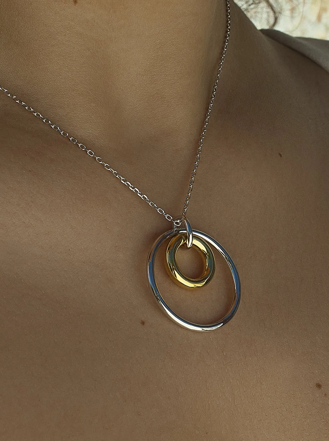 Colgantes Bicolor | LINEARGENT Collares con colgantes diseño doble aro bicolor